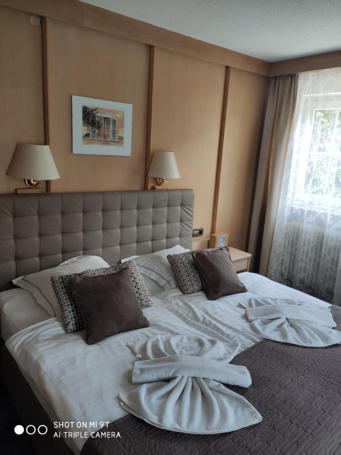 רוהפולדינג Hotel-Restaurant Zum Hirschhaus Inklusiv Chiemgaukarte מראה חיצוני תמונה